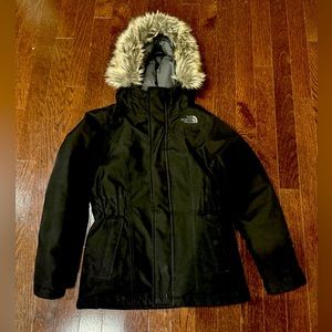 The North Face Girls down parka. Excellent condition size Small 7/8